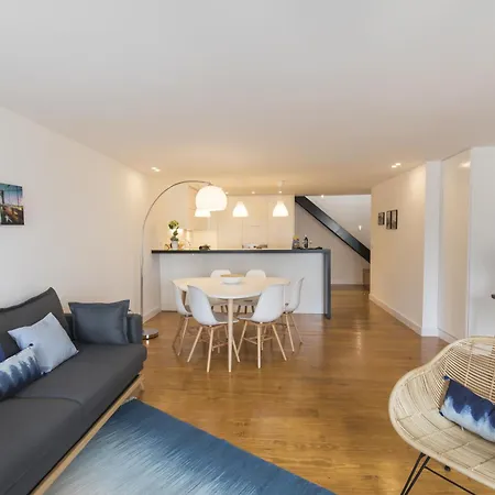 公寓 Lovely Duplex With Balcony *