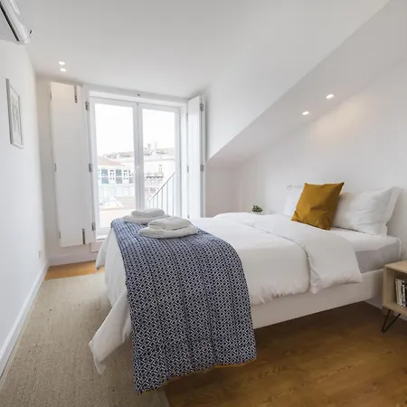 Bright Duplex With Private Terrace In Alcantara * Lisboa
