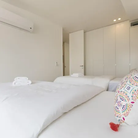Bright Duplex With Private Terrace In Alcantara Lisboa