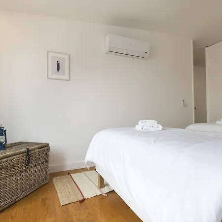 Bright Duplex With Private Terrace In Alcantara * Lisboa