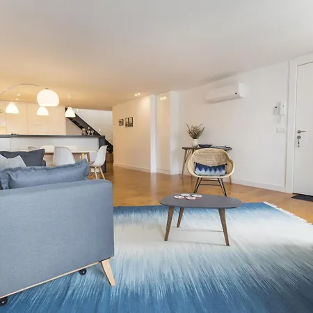 Daire Bright Duplex With Private Terrace In Alcantara