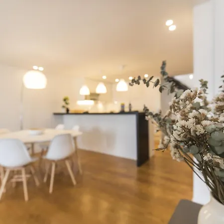 Daire Bright Duplex With Private Terrace In Alcantara Lisboa