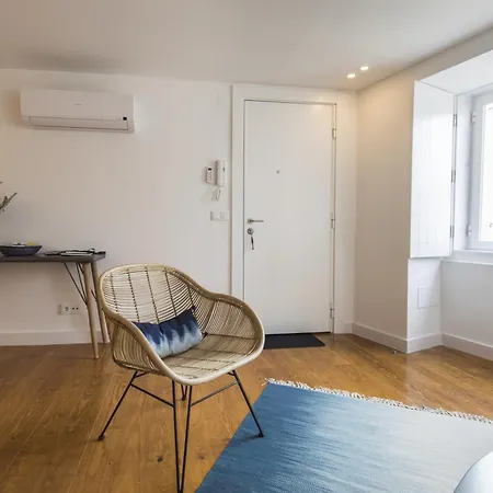 Lovely Duplex With Balcony * Лиссабон
