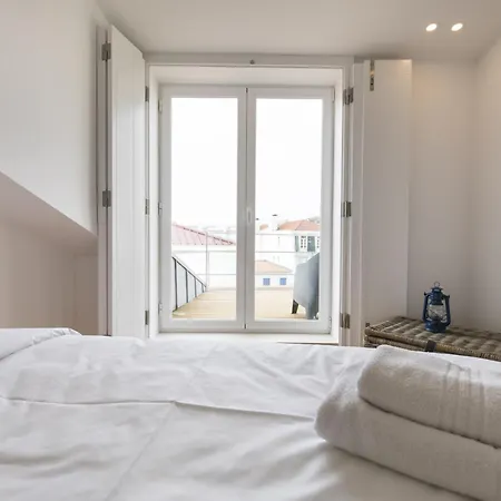 Daire Bright Duplex With Private Terrace In Alcantara Lisboa