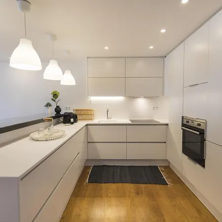 Lovely Duplex With Balcony * Лиссабон