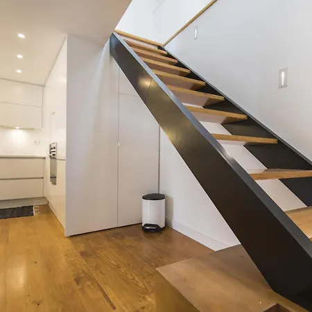 Daire Bright Duplex With Private Terrace In Alcantara Lisboa