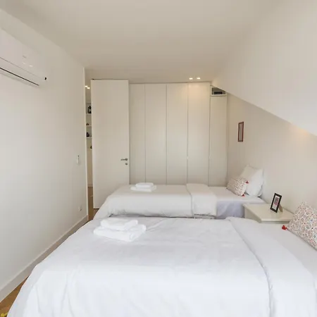 Bright Duplex With Private Terrace In Alcantara Daire Lisboa