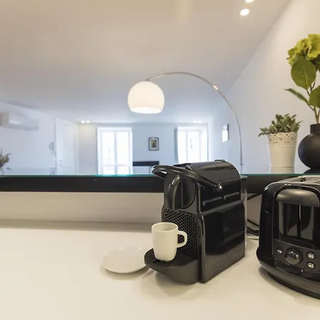 Lovely Duplex With Balcony * Лиссабон