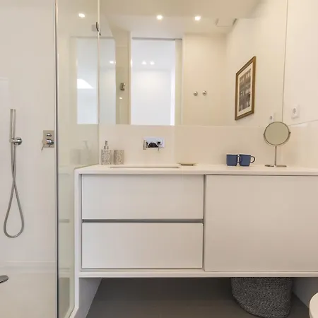 Bright Duplex With Private Terrace In Alcantara Daire Lisboa