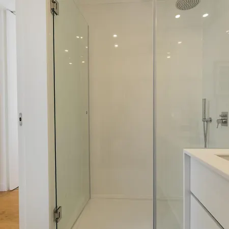 Bright Duplex With Private Terrace In Alcantara Lisboa