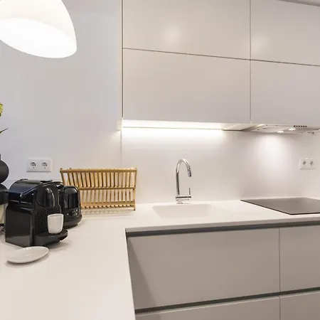 Lovely Duplex With Balcony * Лиссабон