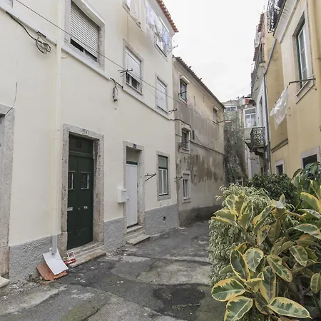 Daire Bright Duplex With Private Terrace In Alcantara Lisboa