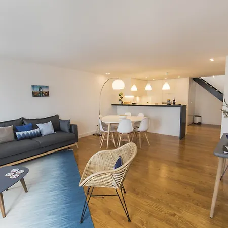 Lovely Duplex W Balcony *