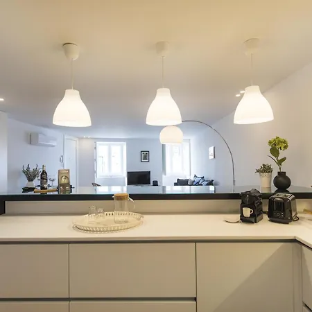 Lovely Duplex W Balcony Apartment Lisbon